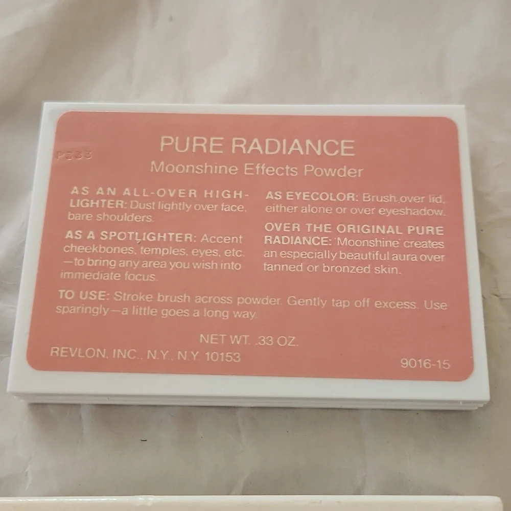 Revlon Pure Radiance Moonstone Powder
